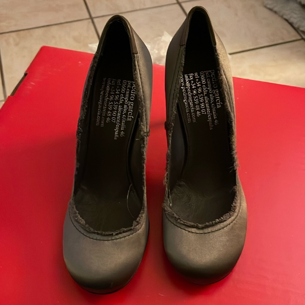Pedro Garcia gray heels